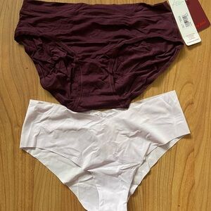 Set of Two Women's Briefs in Burgundy and White